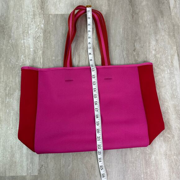 Summersalt The Perfect Beach Tote in Hibiscus & Lava Neoprene - Picture 7 of 9